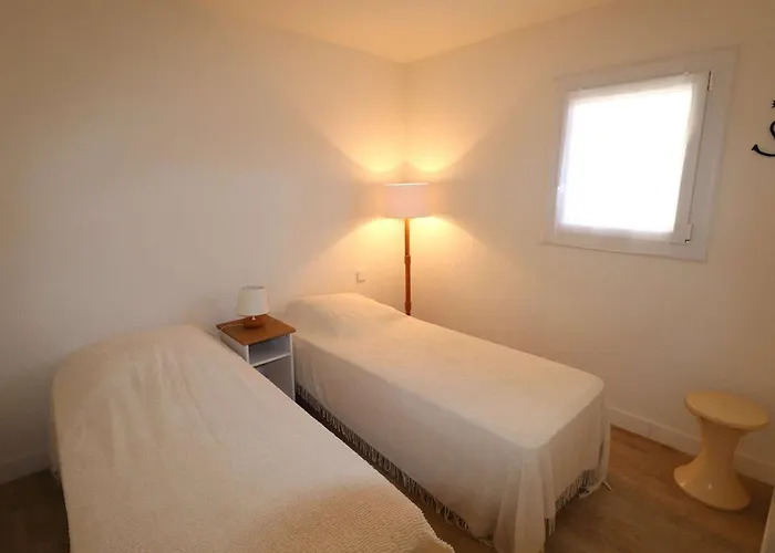 2 Pieces Renove Proche Avec Parking Prive - Fr-1-307-292 Le Grau-du-Roi